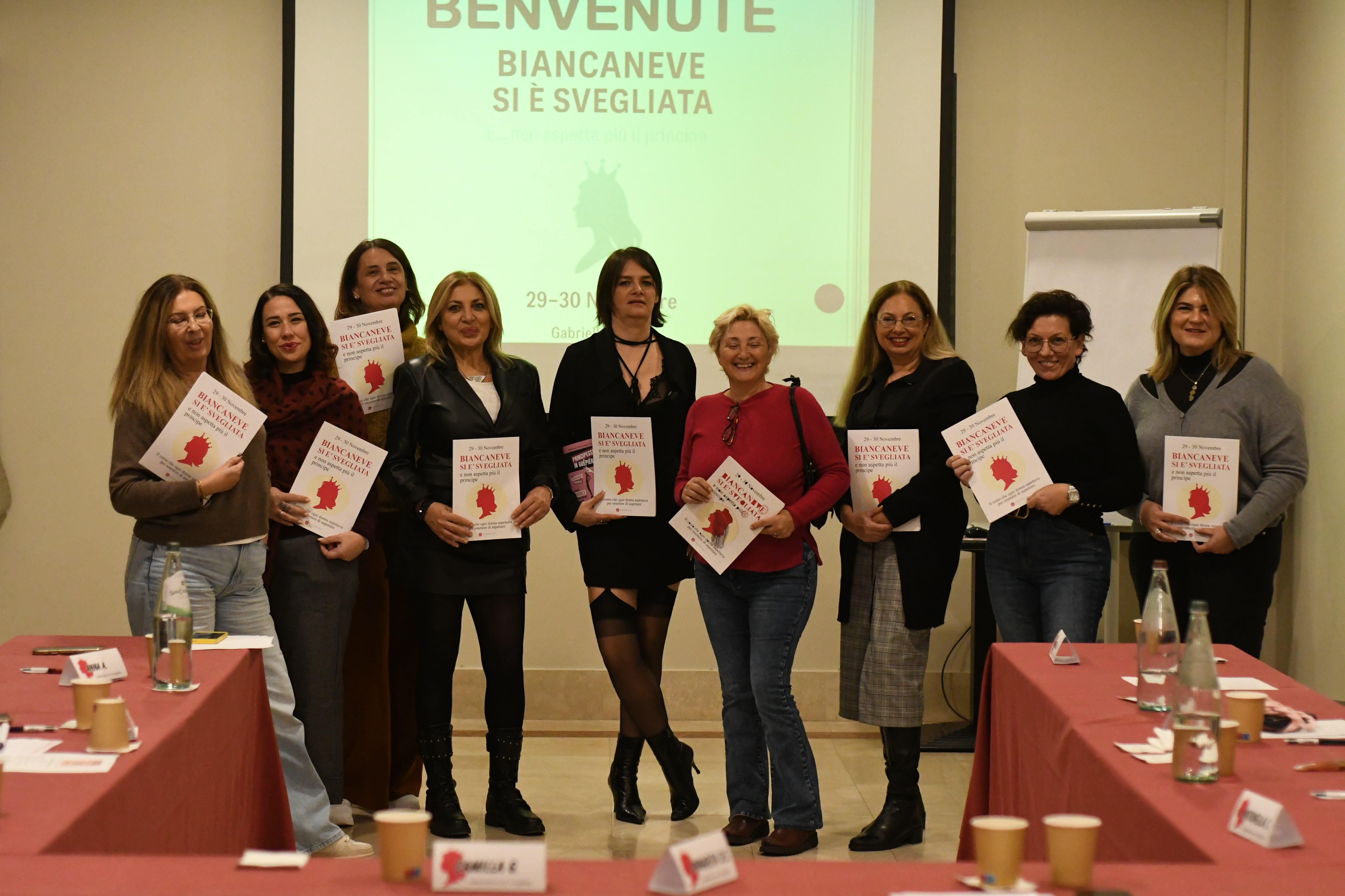 Foto di gruppo dell'edizione di Biancaneve si è svegliata